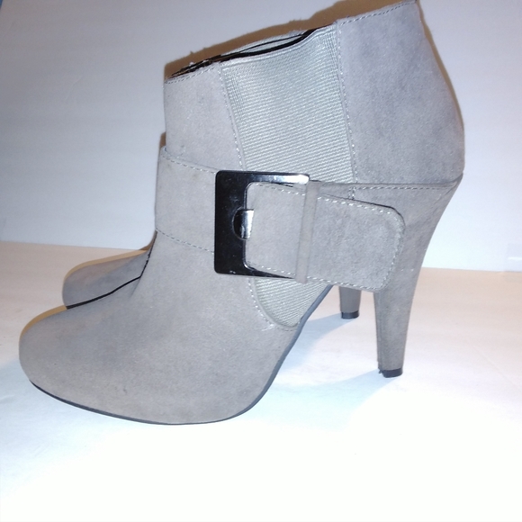 Curfew Fahy Heeled Booties - Picture 5 of 11